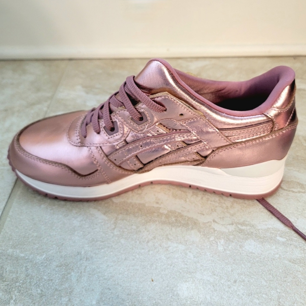 ASICS gel comfort cushioned sneakers size 8 metallic pink